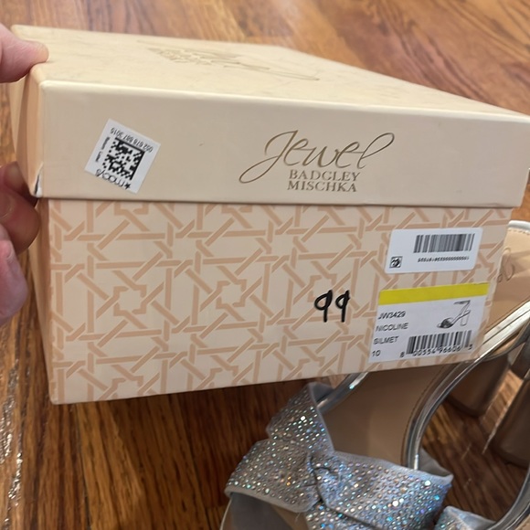 Badgley Mischka silver evening sandals size 10m - Picture 9 of 9